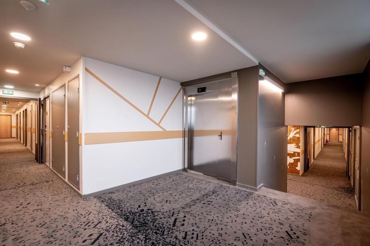Ibis Styles Valenciennes Petite Foret מראה חיצוני תמונה